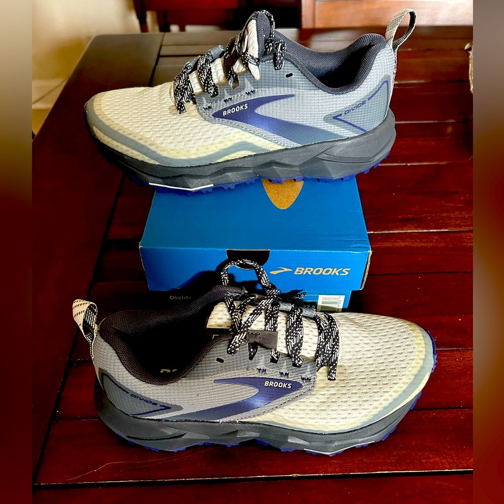Brooks Women's Gray and Blue Athletic Running Shoes